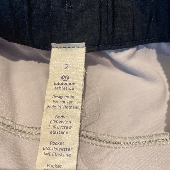 Lululemon Shorts Womens 2 Gray On The Fly MR Drawstring Waist Striped Workout - Picture 4 of 9